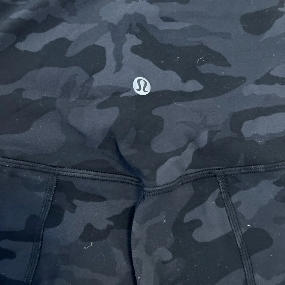 Lululemon Camo shorts - Picture 3 of 4